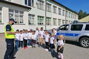 Spotkanie dzieci z policjantem.