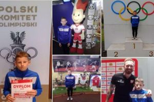 Uczeń z klasy piątej reprezentujący naszą szkołę w Turnieju Wiedzy o Soprcie.