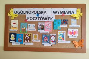 Wystawa kartek z Ogólnopolskiej Akcji Wymiany Pocztówek.