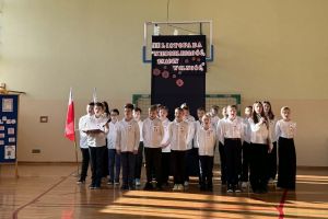 Uczniowie recutują wiersze.