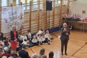 Na uroczystości przemawia Pani Wójt.