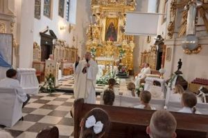 Eucharystia odprawiana pod przewodnictwem Ojców Oblatów.