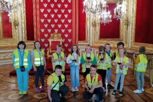 Uczniowie zwiedzają Zamek Królewski