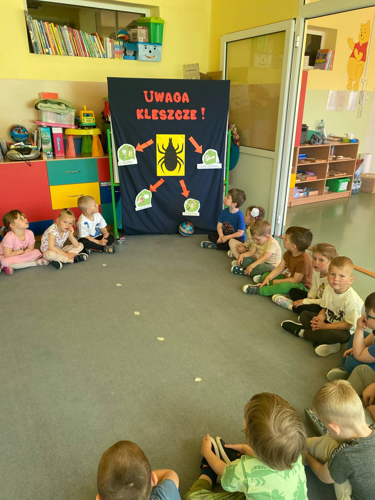 „Chroń się przed kleszczami wszystkimi sposobami” – realizacja programu edukacyjnego w naszym przedszkolu